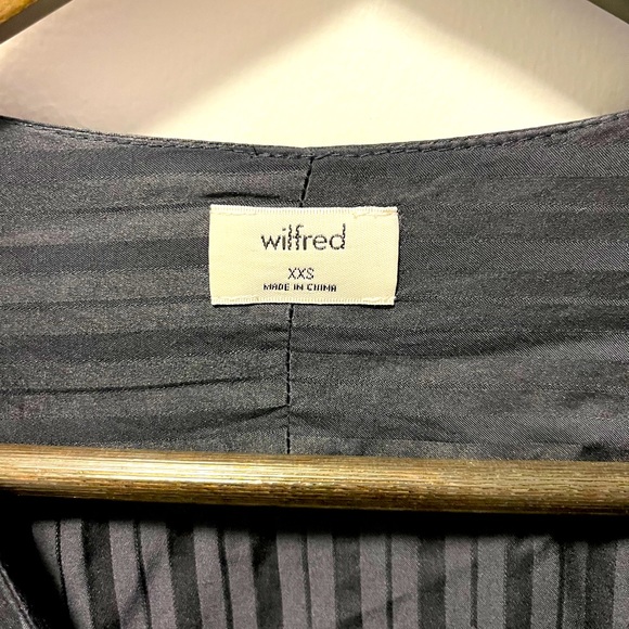 Silk mix aritzia blouse! Size xxs excellent condition! - Picture 4 of 4